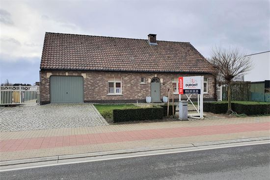Vernieuwde woning, 4 kamers, veel berging en verwarmd zwembad. Instapklaar!