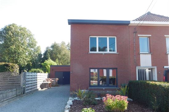 Rustig gelegen woning, 3 slks, volledig vernieuwd! Mooie tuin.
