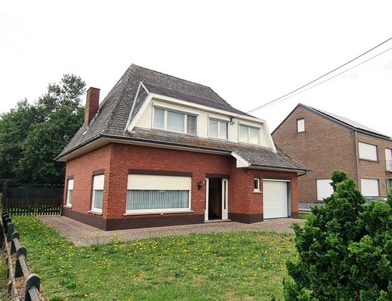 Vrijstaande woning met mooi groen zicht achteraan, verrassend ruim met 4 grote slaapkamers.