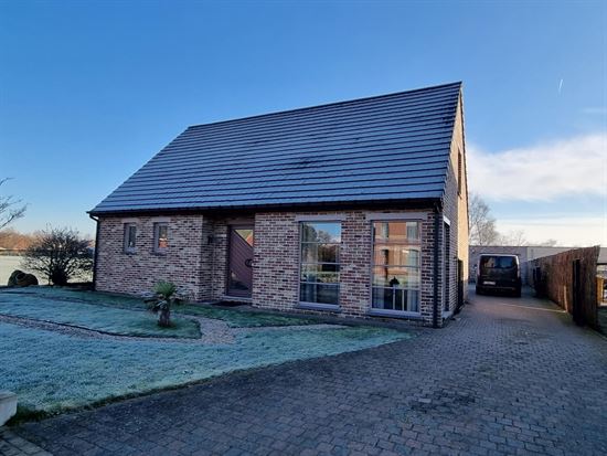 Recente, instapklare woning met 3 slaapkamers en bureaukamer, zwembad op 9a34ca