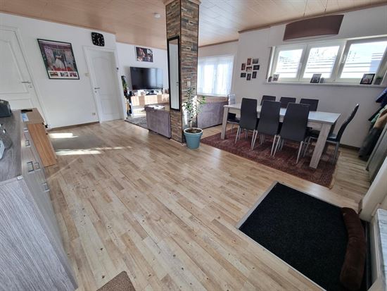 Gerenoveerde woning, 3 tot 4 slaapkamers met grote garage of werkhuis van 70m²