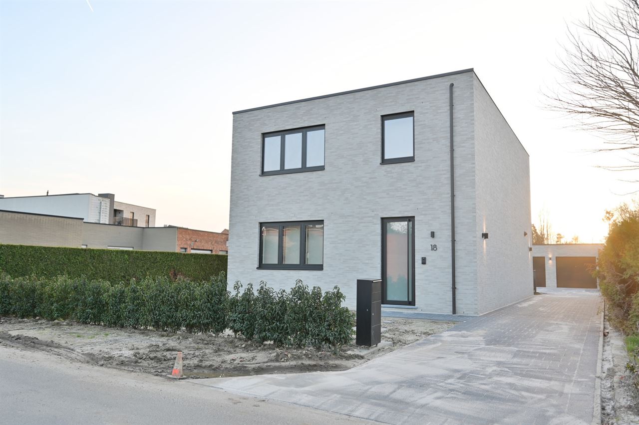 Rustig Gelegen Nieuwbouw Woning 3 Slpk + Garage(s)