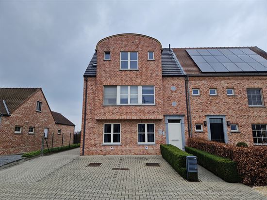 Rustig Gelegen Appartement met 1-Slaapkamer & Ruim Z Terras +Garage