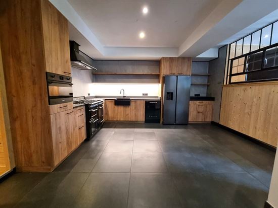 Zeer ruim gelijkvloers appartement (248 m²) met aparte ingang – ook ideaal als kangoeroe of zorgwoonst
