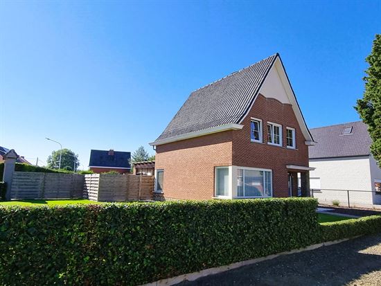 Vrijstaande woning, zeer mooi onderhouden, 3 slks met grote tuin te centrum Schriek
