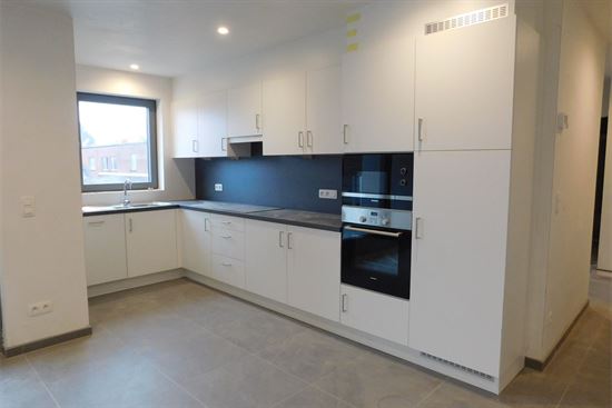 Rustig nieuw appartement, 2 slks, terras, lift, carport, fiets- en kelderberging.