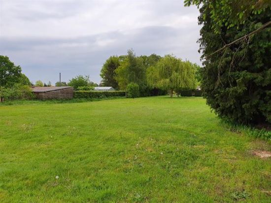 Bouwgrond 20a of 2 loten van 10 are voor vrijstaande woonst, Z gericht, prachtige groene locatie.