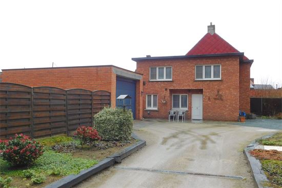 VERKOCHT! Instapklare woning, 4 slks met groot bijgebouw