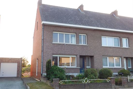 Instapklare woning, 3 slks, voll onderkelderd, nieuwe keuken en badk, garage.