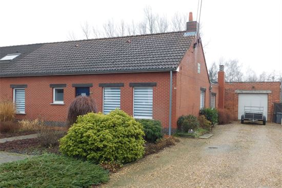 Woning, 3 slks op 12a43ca. Groen verzicht. Groot bijgebouw.