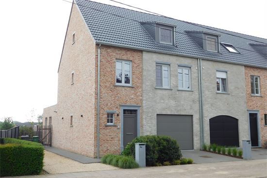 Prachtige pastorijwoning, 3 tot 4 slaapkamers, perfect afgewerkt! Op wandelafstand centrum Heist.