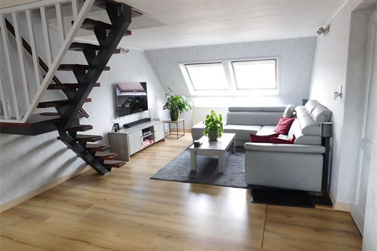 Ruim duplex app 100m², 2 slaapkamers, zonnig groot terras, overdekte staanplaats en kelderberging