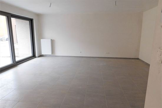 Te huur nieuwbouw appartement, gelijkvloers, 1 slk, lift, carport, fietsen- en kelderberging.