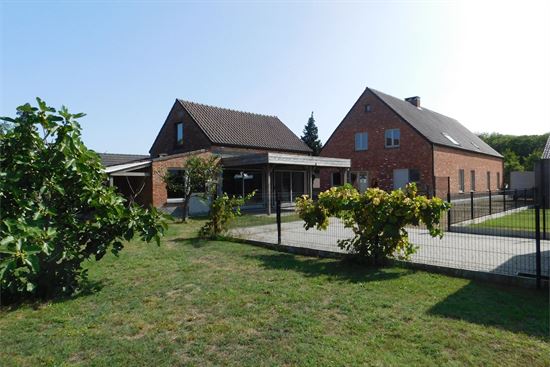 Woning met bureauruimte inpandig en achterliggend bijgebouw met praktijk mogelijkheden!