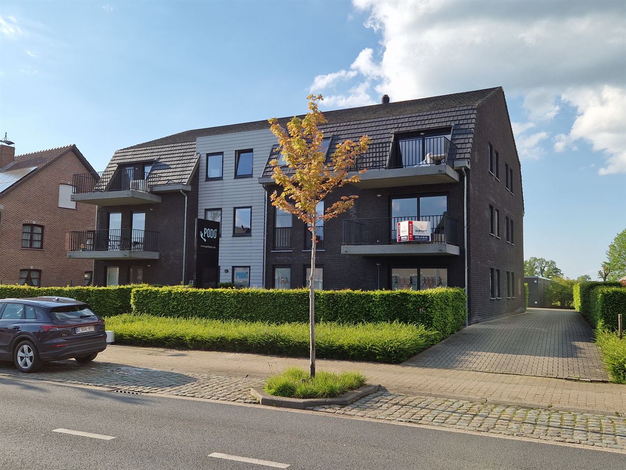 Ruim Appartement met 2 slpk, zuidgericht terras en tuin. Garagebox inclusief.