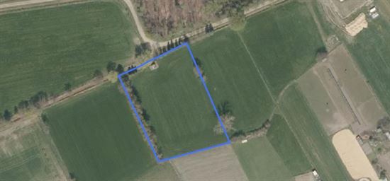 Perceel grond 67a89ca, agrarisch gebied.