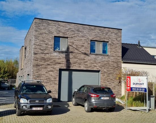 Totaal vernieuwde woonst op +/- 15 are met groen verzicht, 4 tot 5 slaapkamers, 2 badkamers en EPC A
