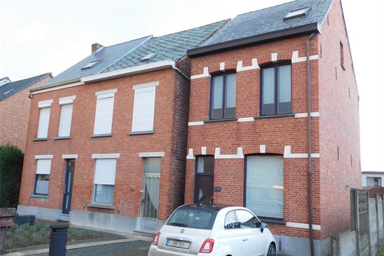 Instapklare woning, 2 slks, leuke tuin, garagebox en dubbele staanplaats.