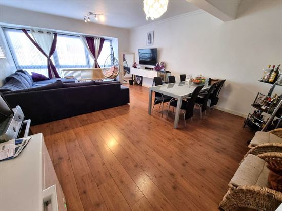 Ruim appartement van 97m², met 2 slaapkamers, terras aan de achterzijde en private kelderberging .