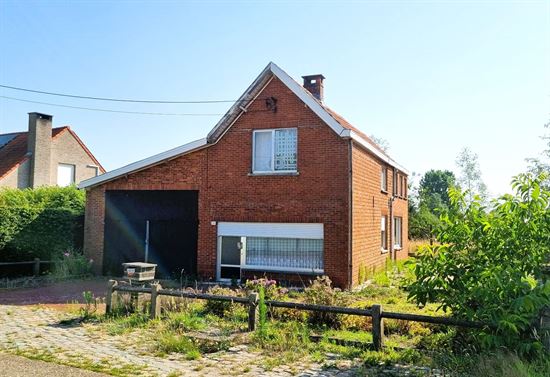 Te renoveren woning op 432m², 3 slaapkamers en ruime garage aanbouw