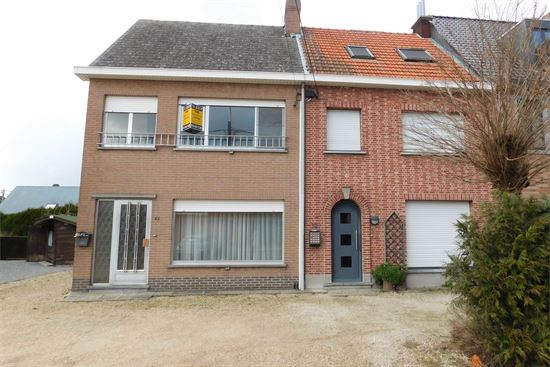 Centraal gelegen woning te Putte dorp, doodlopende straat met ruime garagebox.