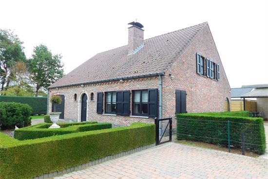 Kwalitatieve, verzorgde villa met 3 slks en grote bureauruimte.