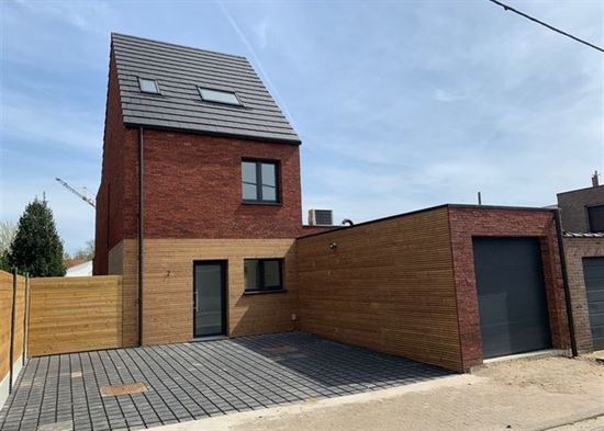 Nieuwe, moderne woning met 4 slks, 2 badkamers, garage. Rustige top ligging!