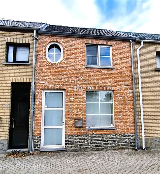 Instapklare, gerenoveerde woning met 2 slaapkamers, ruime garage en achterliggend groot terras