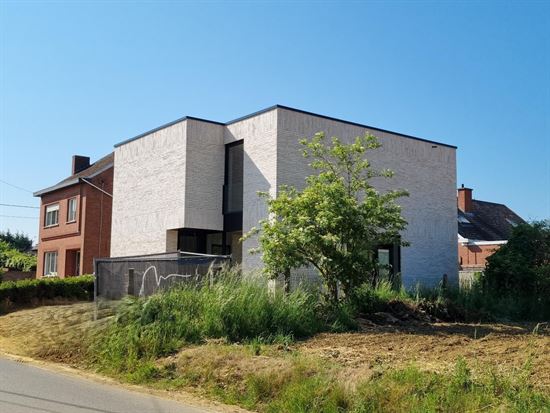 Prachtig, volledig afgewerkte nieuwbouw woning. Rustige ligging.
