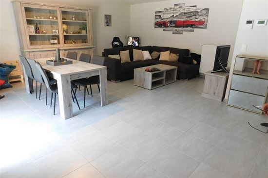 Te huur nieuwbouw appartement, gelijkvloers, 1 slk, lift, carport, fietsen- en kelderberging.