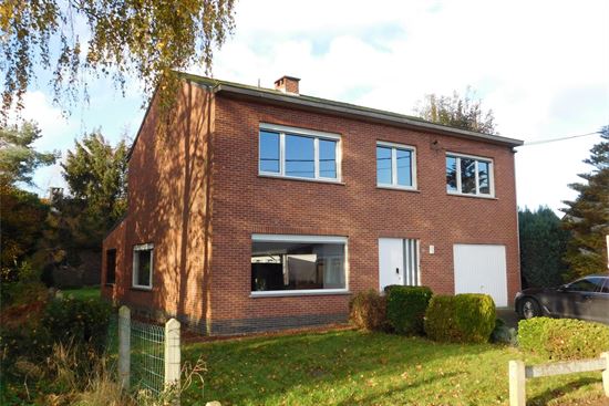 Zeer ruime woning met 5 zeer grote slaapkamers, 2 badkamers en een rustige ligging op 7a13ca.