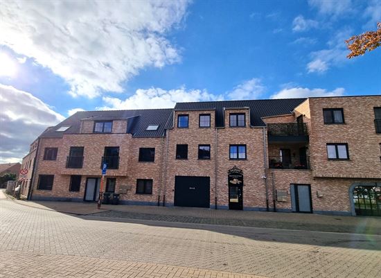 Ruim dakappartement van 95m² met zonnig, groot terras, kelderberging en parkeerplaats ondergronds.