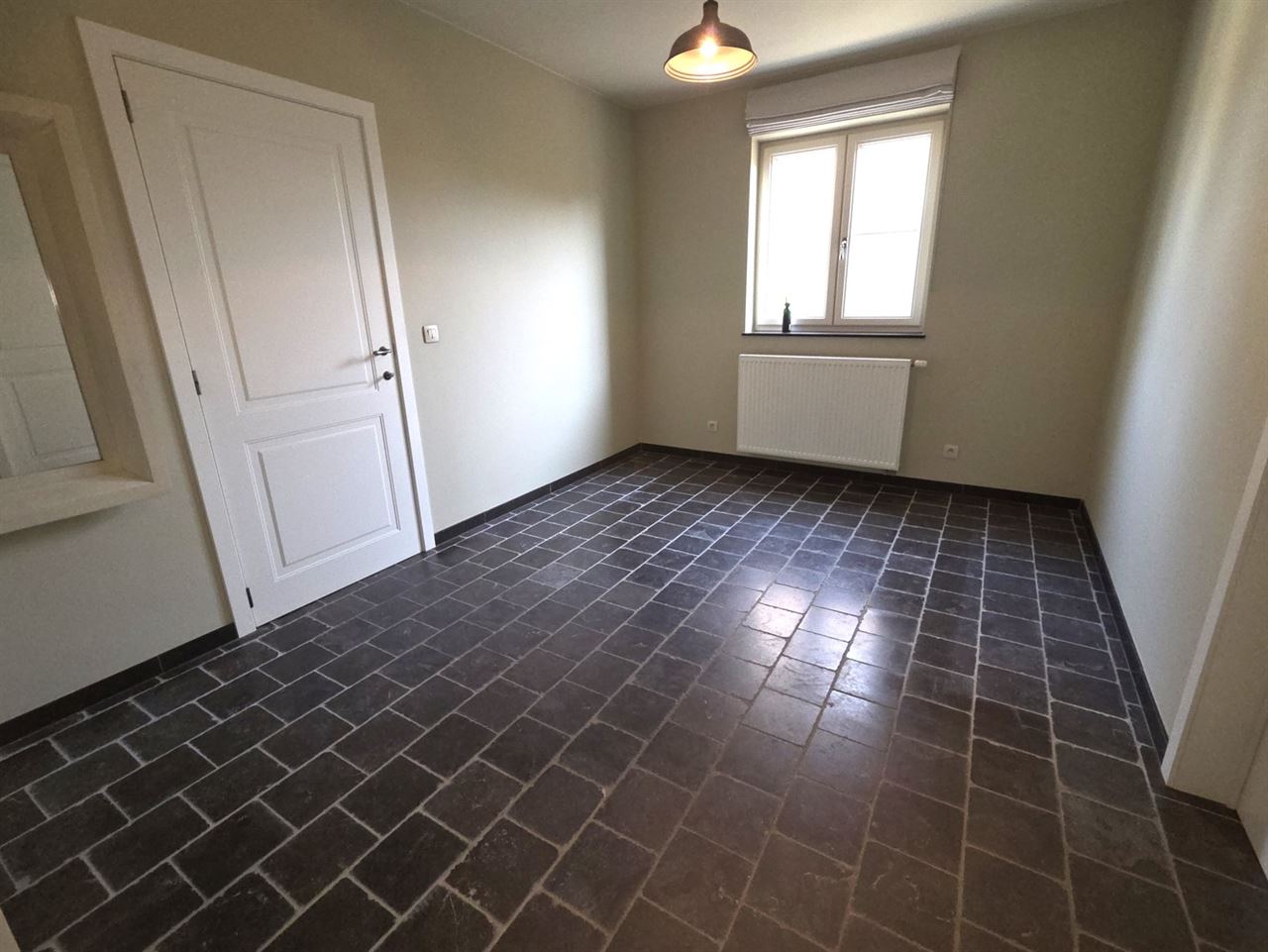Prachtige villa woning, 5 slaapkamers, 2 badkamers in een zeer rustige straat gelegen