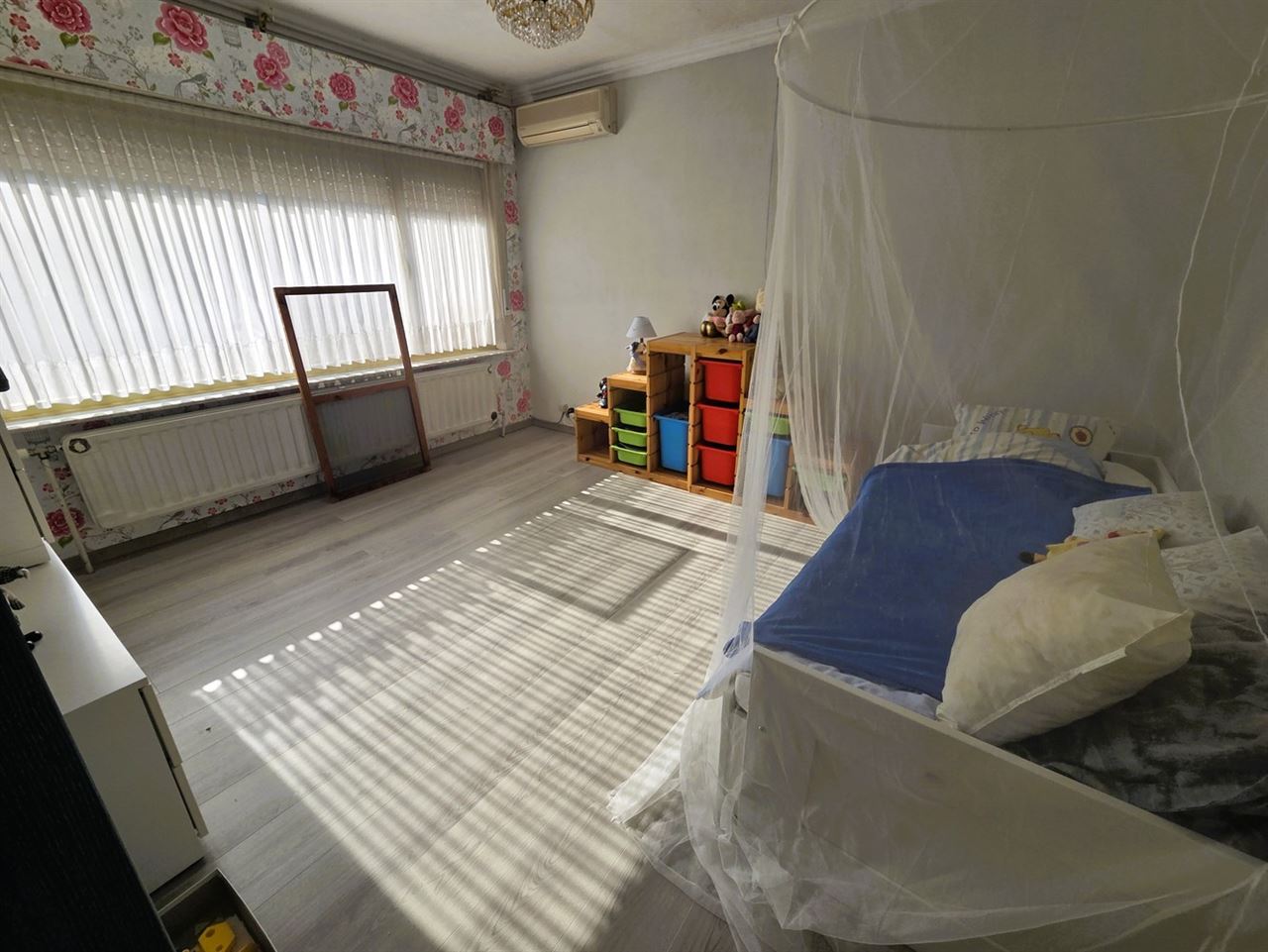 Woonhuis met aangebouwd werkatelier of polyvalante ruimte en garage aanbouwen