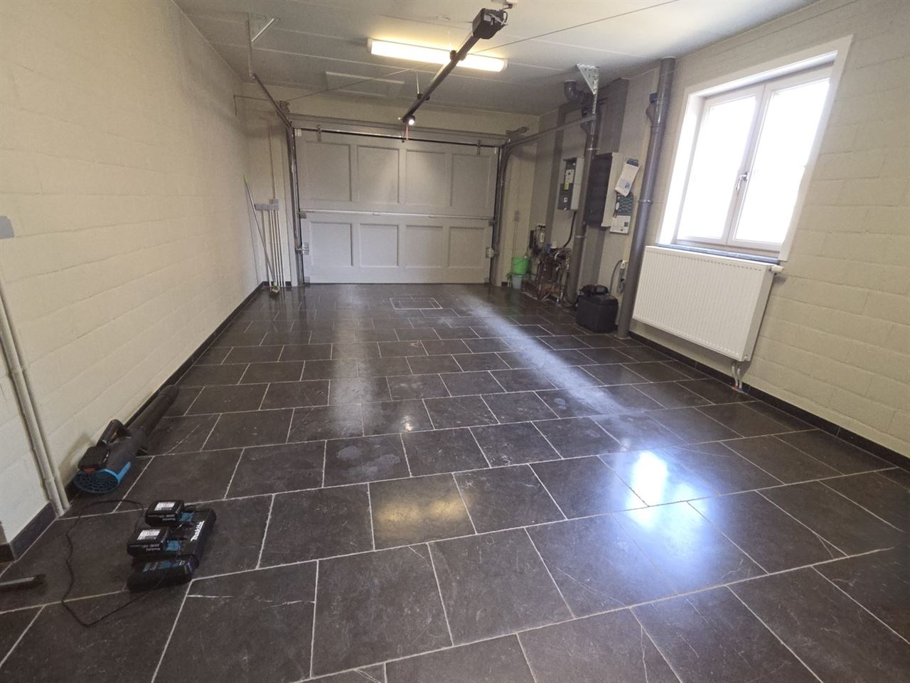 Prachtige villa woning, 5 slaapkamers, 2 badkamers in een zeer rustige straat gelegen