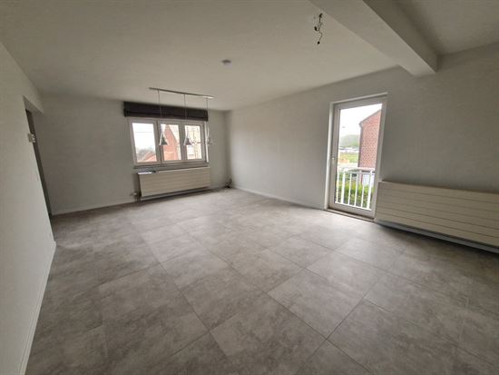Ruim appartement 2 slpk + terras + ruime garagebox