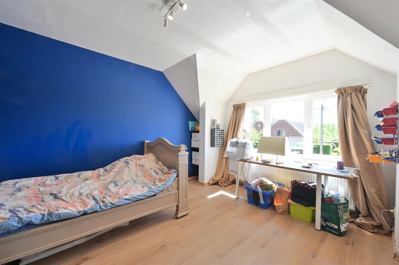 Instapklare open bebouwing met praktijkmogelijkheid, 3 à 4 slaapkamers en zonnige tuin