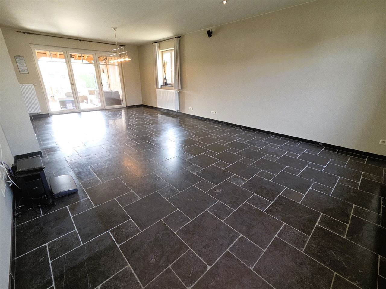 Prachtige villa woning, 5 slaapkamers, 2 badkamers in een zeer rustige straat gelegen