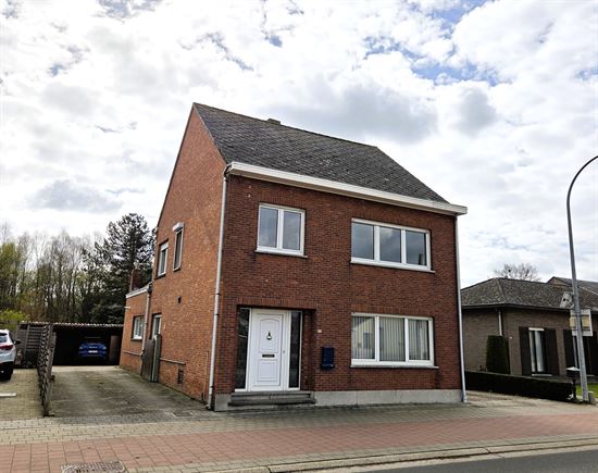 Ruime woning met 3 ruime slaapkamers en bureau, grote zolder en optioneel achterliggend weiland