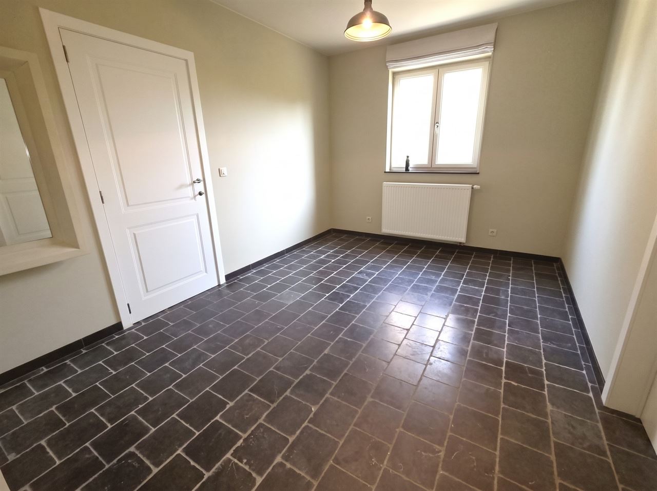 Prachtige villa woning, 5 slpk, 2 badk in een zeer rustige straat gelegen