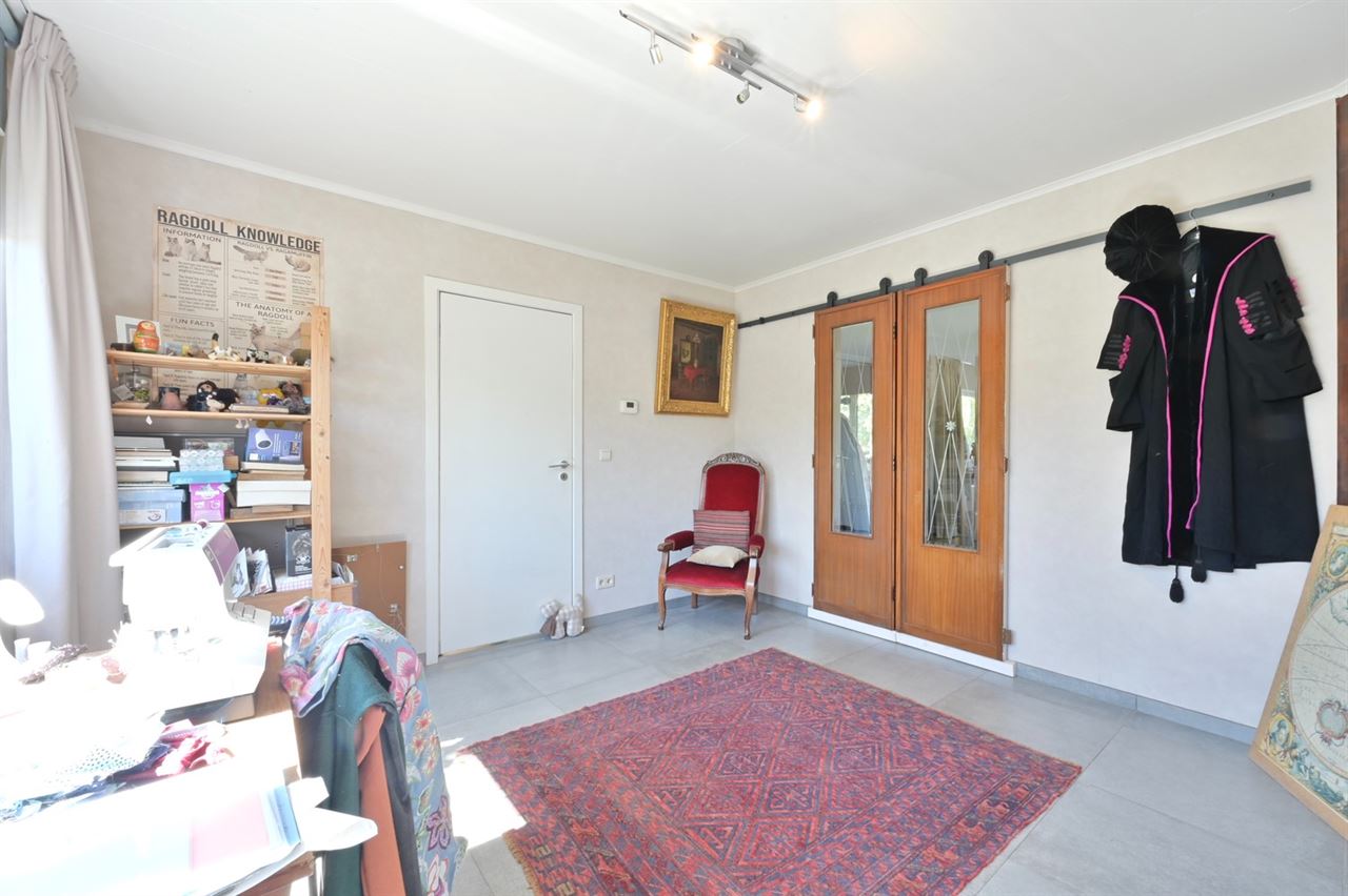 Instapklare open bebouwing met praktijkmogelijkheid, 3 à 4 slaapkamers en zonnige tuin