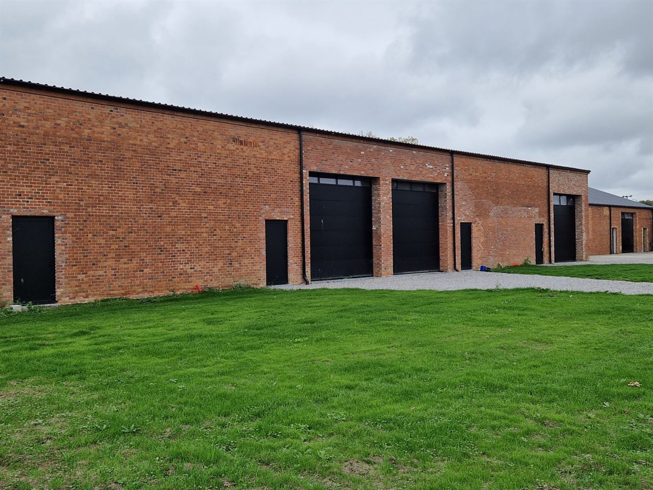 Magazijn / KMO Werkplaats met voorliggende Bouwgrond te Booischot