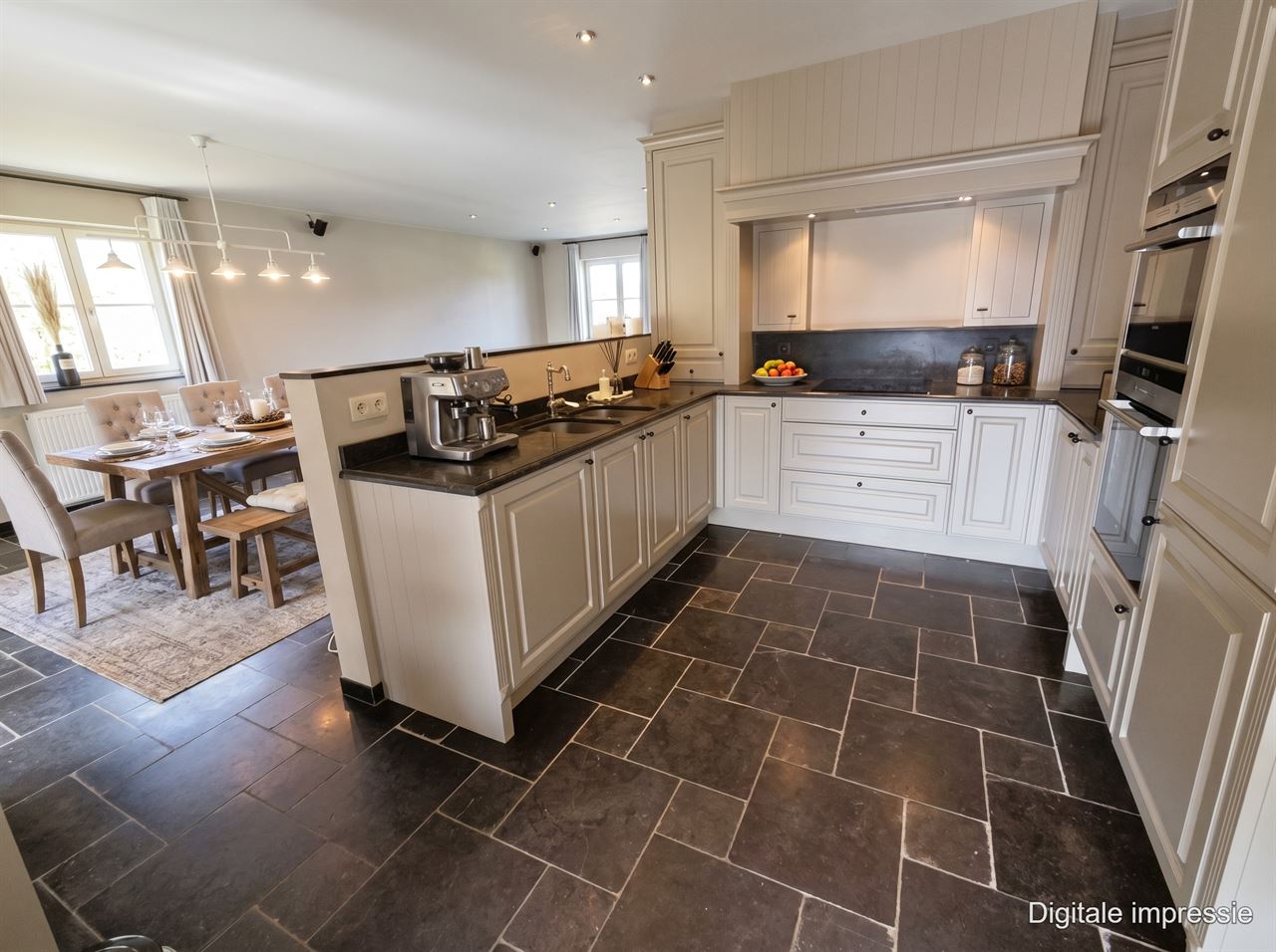 Prachtige villa woning, 5 slpk, 2 badk in een zeer rustige straat gelegen