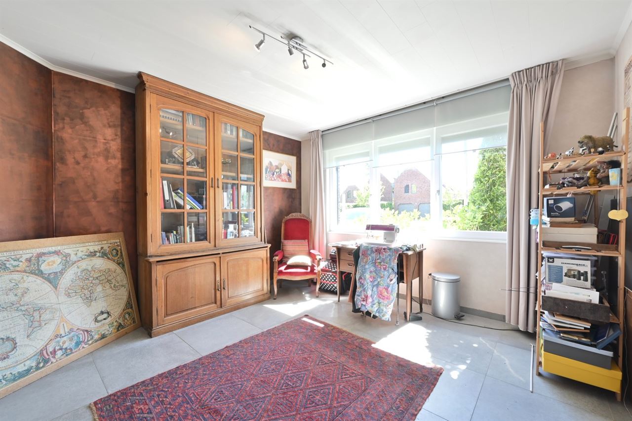 Instapklare open bebouwing met praktijkmogelijkheid, 3 à 4 slaapkamers en zonnige tuin