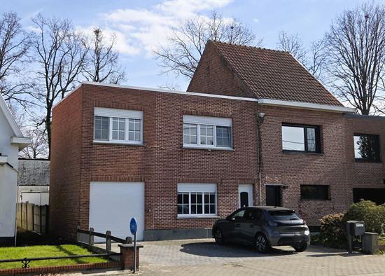 Leuke woning met 3 slaapkamers, garage en bijgebouw in de tuin