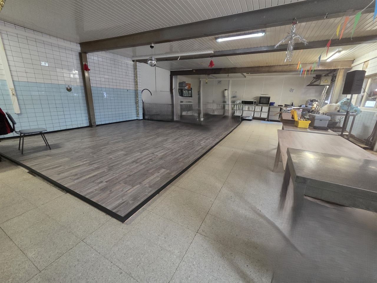 Woonhuis met aangebouwd werkatelier of polyvalante ruimte en garage aanbouwen