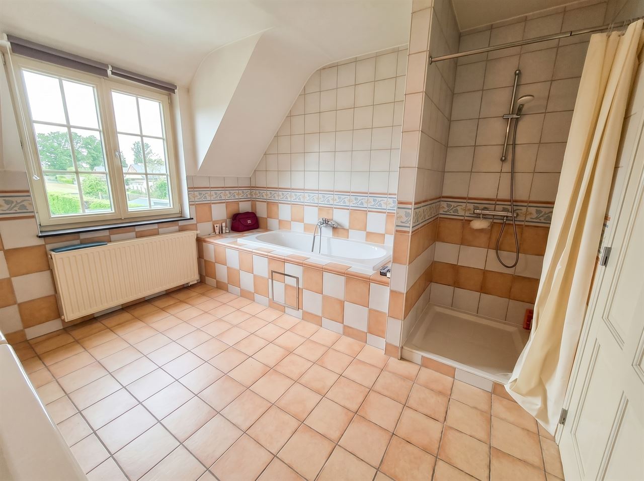 Rustig gelegen pastorijwoning met prachtige tuin in Booischot