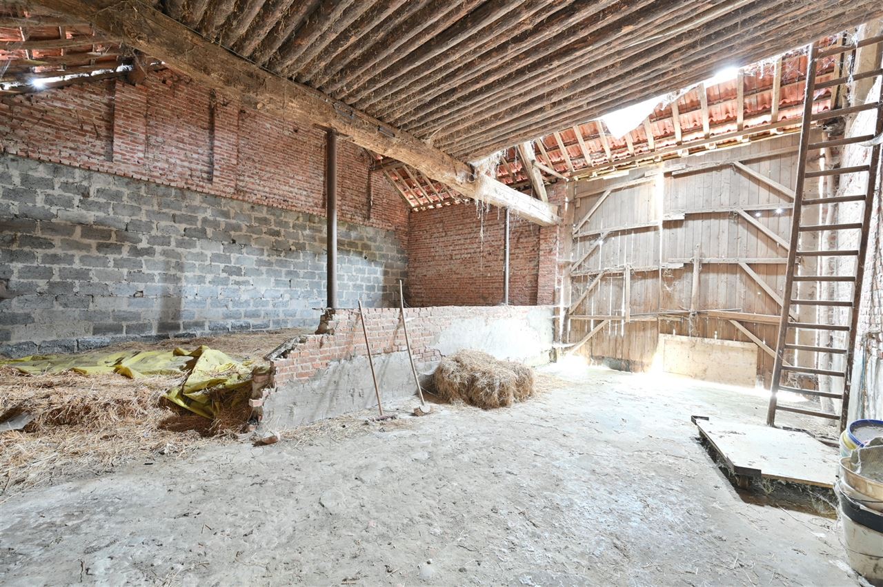 Te renoveren hoeve op rustige locatie