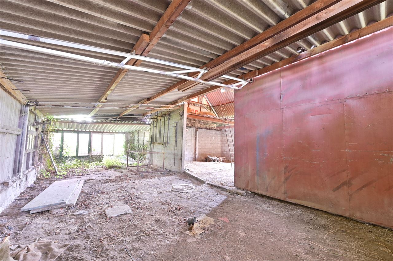 Te renoveren hoeve op rustige locatie