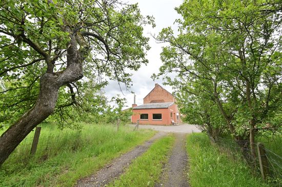 Te renoveren hoeve op rustige locatie
